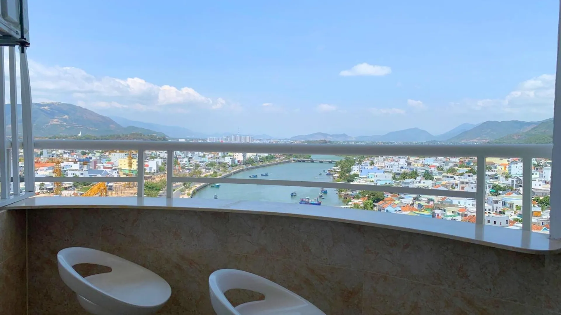 Suite Apartments 芽庄 越南