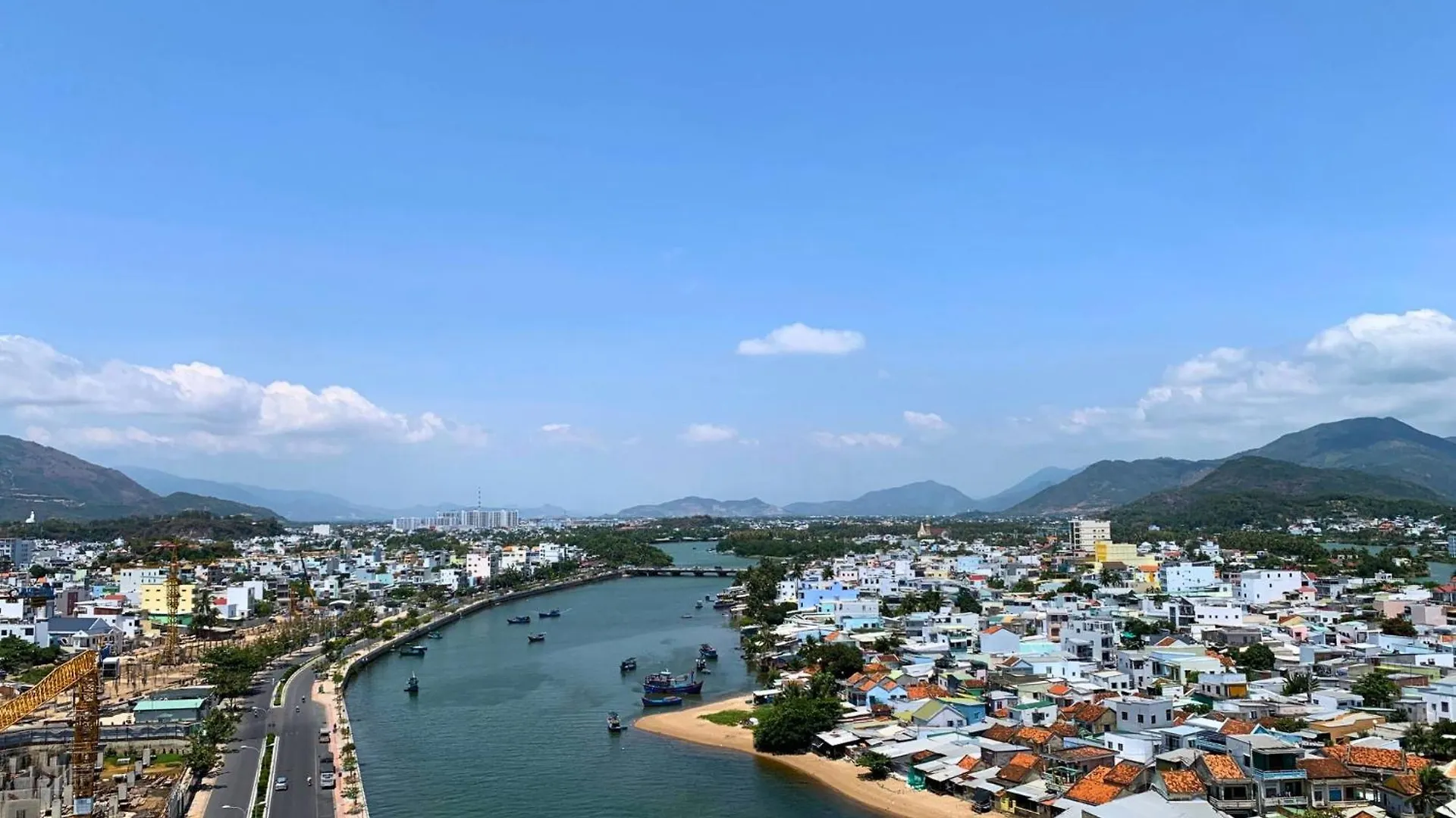 Suite Apartments 芽庄 0*,  越南